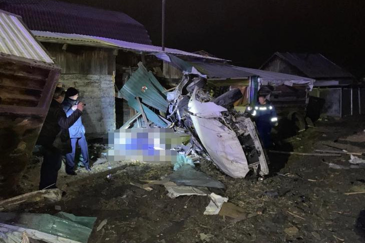 Мужчина и женщина погибли в аварии с полуприцепом в Черепаново