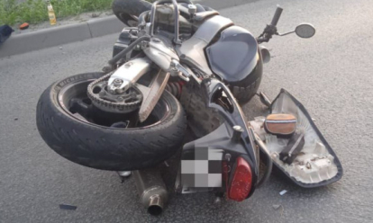 17-летняя девушка в больнице: «Жигули» и мотоцикл столкнулись в Новосибирске
