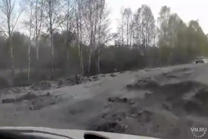В «дрожжевое тесто» превратилась дорога под Новосибирском