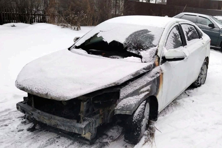 Автомобиль сгорел у жителя Краснозерского района в первый рабочий день года