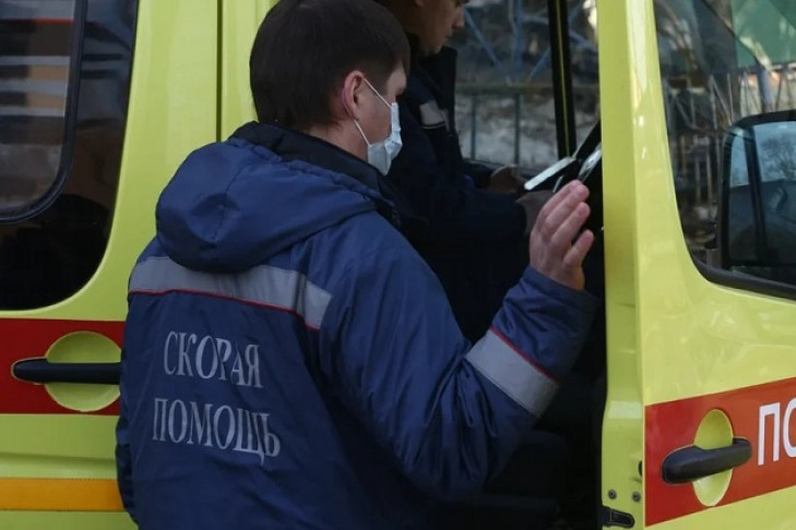 Фельдшер скорой помощи заразился коронавирусом от пациентки в Новосибирске