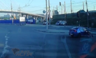 Проскочил на красный: водитель иномарки сбил самокатчика в Новосибирске