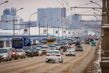 Самый загруженный автомобилями день недели назвали в Новосибирске
