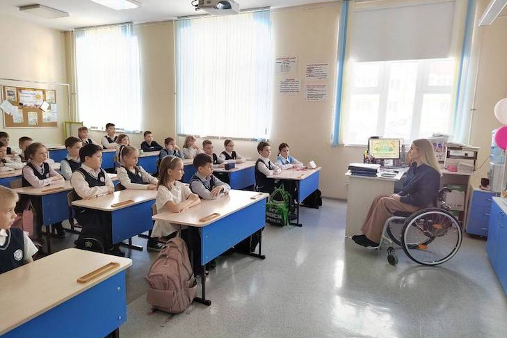Люди с инвалидностью провели инклюзивные уроки новосибирским школьникам