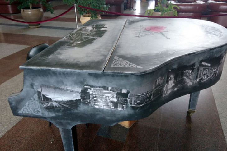 Необычный рояль появился на вокзале Новосибирск-Главный 