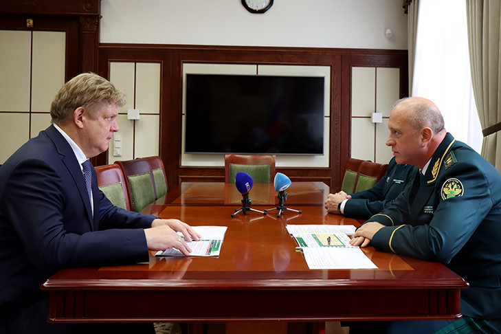 Полпред провёл рабочую встречу с руководителями таможенных органов СФО и Новосибирской области