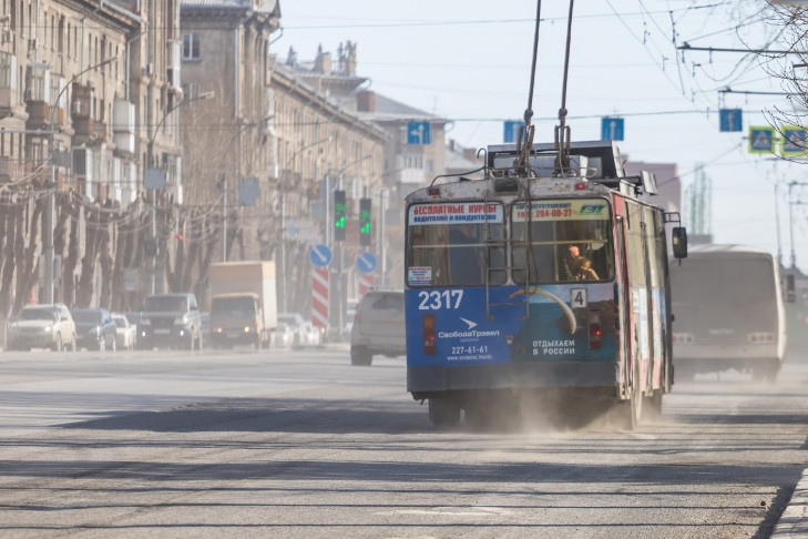 Очистить улицы Новосибирска от грязи и смета распорядился мэр Локоть