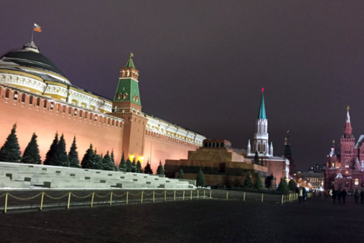 Назад в крепостное право: пикет на Красной площади прокомментировал Сергей Майоров