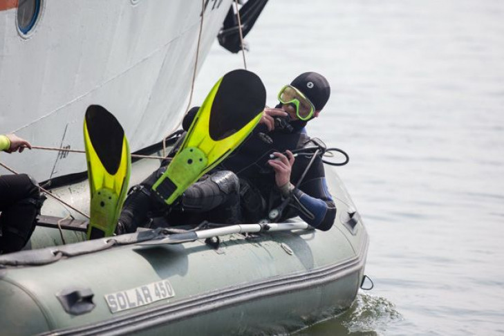 Троих утопленников – мужчин и ребенка – ищут в Оби спасатели