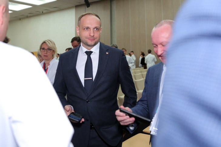 Нового гендиректора Мешалкина Евгения Тарасюка представили в Новосибирске