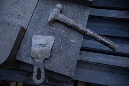 Житель Искитима до смерти забил Малыша и Сынка в ванной