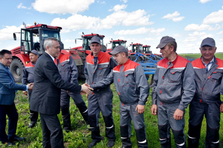 Вместе с передовым аграрным производством в села Колыванского района придет газ и новая дорога