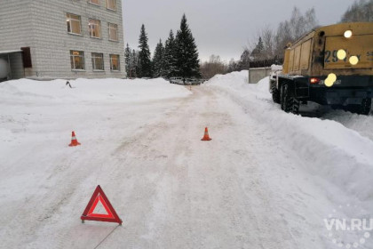 «Урал» задавил пенсионерку во время уборки снега в Новосибирске 