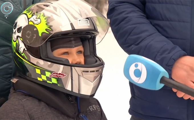 Четырехлетний гонщик давит на газ в Новосибирске