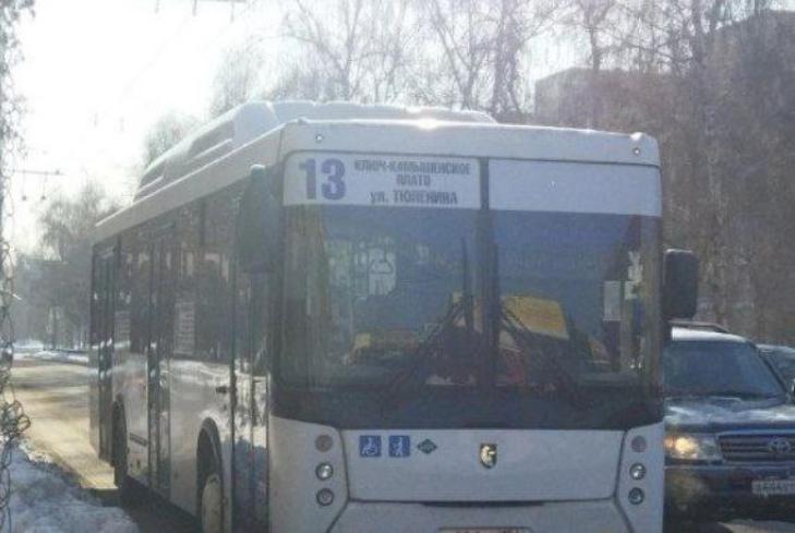 Школьника с нечитаемой картой высадили из автобуса № 13 в Новосибирске
