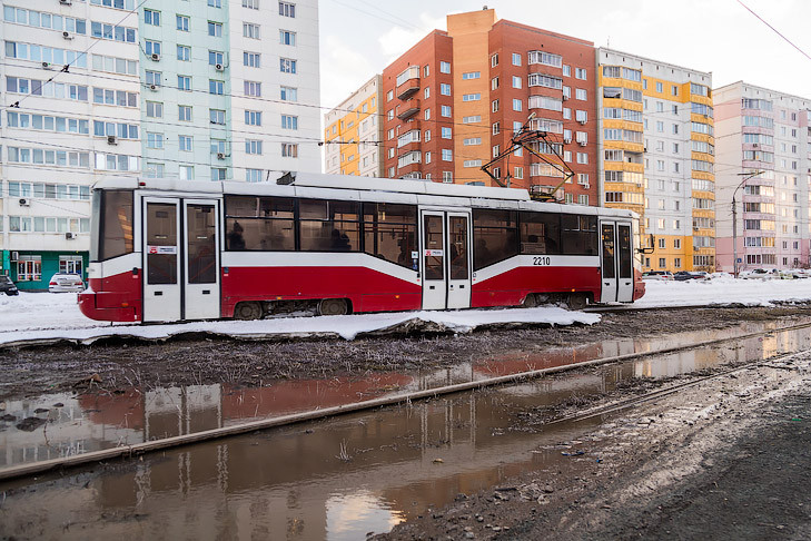 Трамваи № 10 и № 18 изменили маршруты из-за коммунальной аварии в Новосибирске