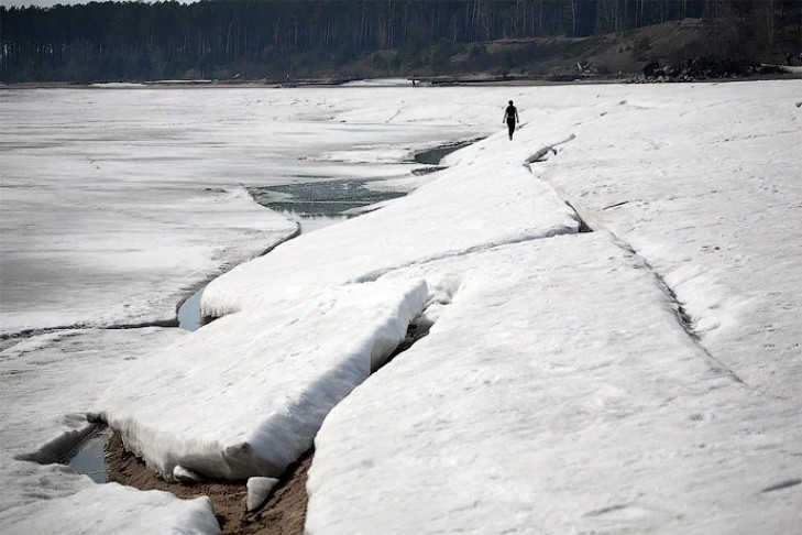 На пляж Академгородка доставят 90 тысяч кубов песка для укрепления берега водохранилища