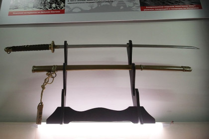 «Жизнь воина цветущая сакура»: оружие японских самураев показали в Новосибирске