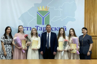 Дмитрий Шиберт провёл торжественный приём выпускников-медалистов