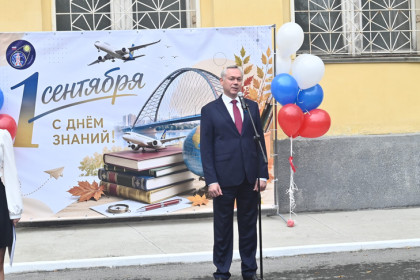 Андрей Травников рассказал о решении кадрового вопроса в школах региона