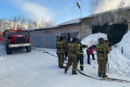 Странника в овчинном тулупе спасли из горящего гаража в Новосибирске