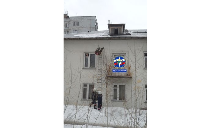Мужчину, повисшего вниз головой на веревке, спасли в Новосибирске