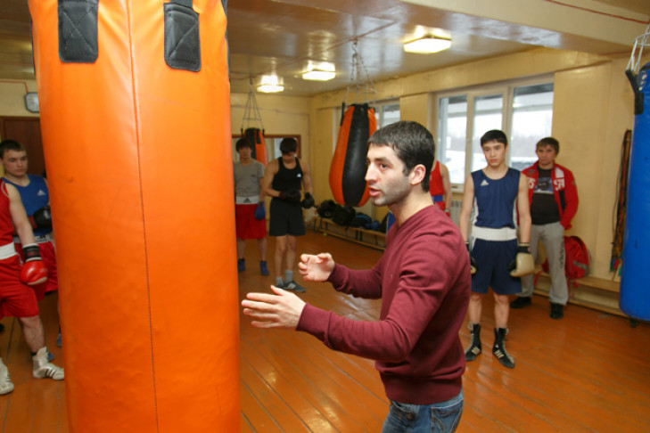 Боксер-профессионал станет экскурсоводом в Новосибирске