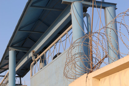 Пообещал изнасиловать: заключенный ИК-15 осужден за угрозы конвоиру