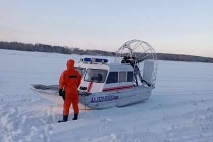 Рыбак спас девушку из промоины на реке Объ в Новосибирске