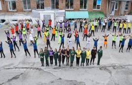 Танцевальный флешмоб в честь 1 сентября устроили 100 заключенных ИК-9