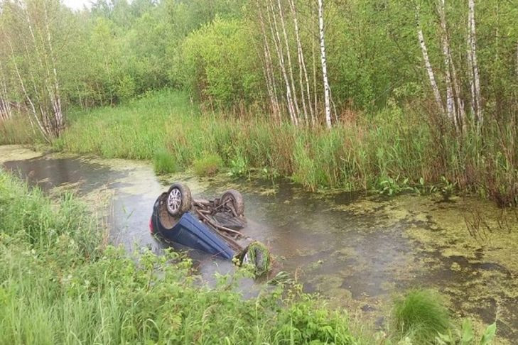 Два человека утонули в автомобиле в Северном районе