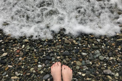 Ожог ног получила на пляже Обского водохранилища 5-летняя девочка