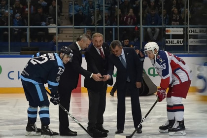Третьяк и Травников заверили, что Новосибирск получит новую ледовую арену