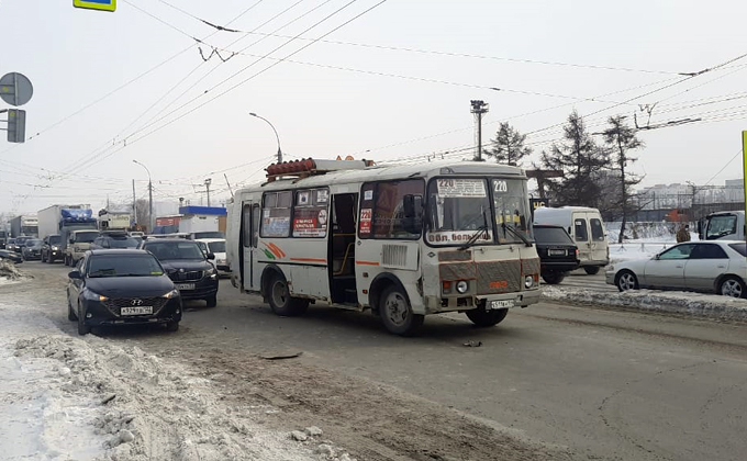 Автобус «ПАЗ» сбил двух женщин на «зебре» в Новосибирске 