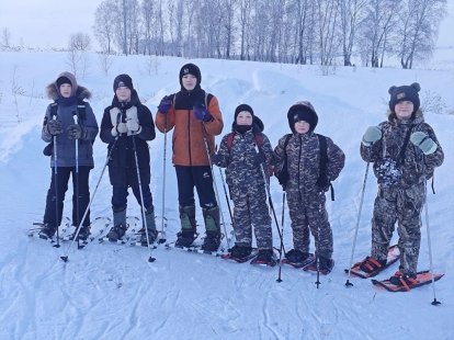 Два похода на зимних каникулах совершили юные туристы из поселка Листвянский