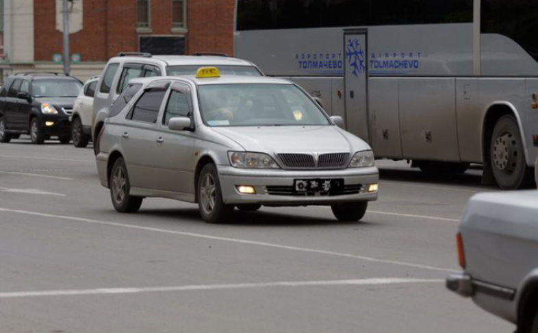 Таксисты подняли цены в два раза из-за дождя с грозой в Новосибирске