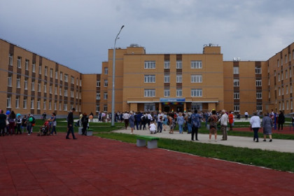 900 учеников сели за парты новой школы в Бердске