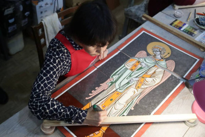 Уникальный иконостас из горячей эмали создают под Новосибирском