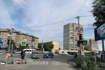 Пассажир юного мотоциклиста скрылся с места ДТП в Новосибирске