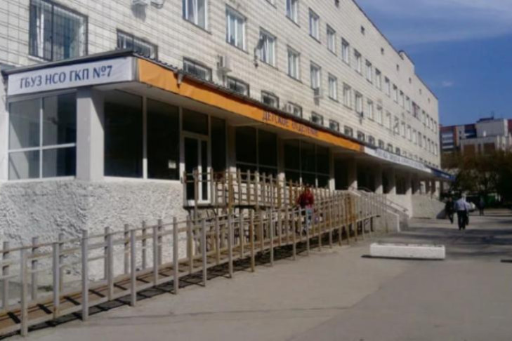 Полиция проводит проверку после ЧП с пациенткой в поликлинике №7 Новосибирска