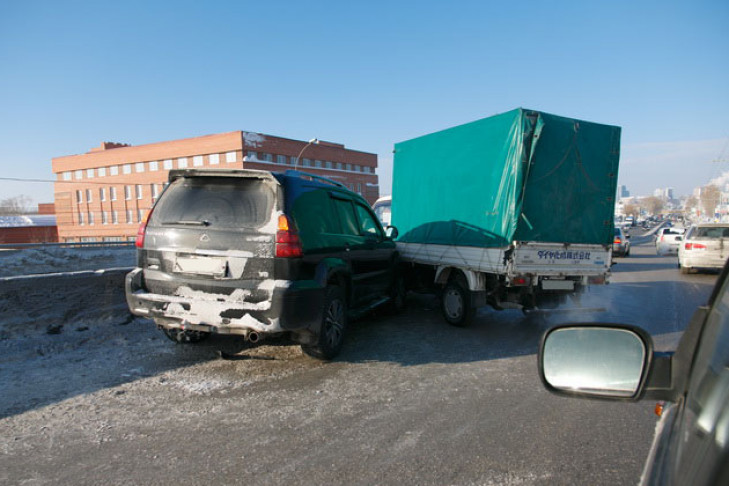 Количество ДТП из-за плохих дорог в Новосибирске выросло на 50%