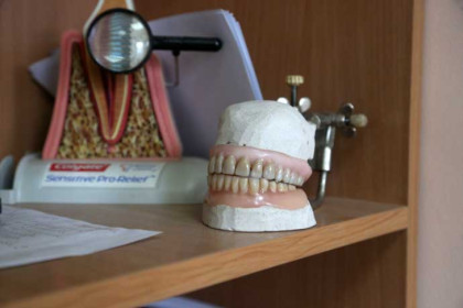 Проверку из-за смерти женщины после вырванного зуба проводят в Новосибирске