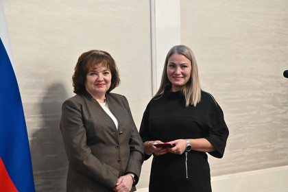 В Правительстве Новосибирской области наградили почетных доноров