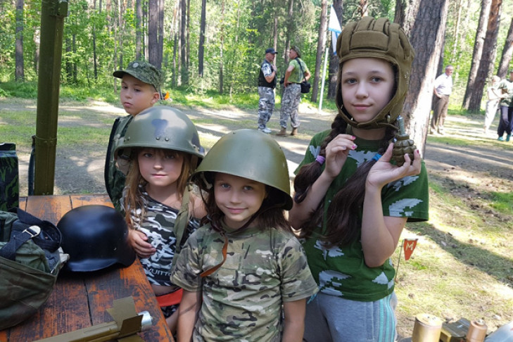 Дети вооружились ППШ под Новосибирском