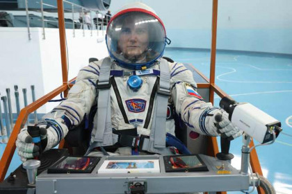 Космонавт из Новосибирска Анна Кикина показала, как пьют воду в невесомости