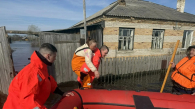 Спасатели эвакуируют жителей подтопленного села в Новосибирской области