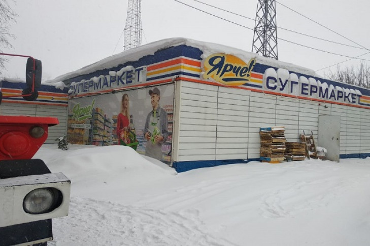 В Новосибирске покупатели выскочили из магазина «Ярче», спасая жизни  