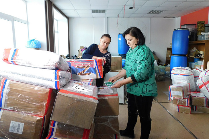 Фуру с посылками для родных отправили на СВО жители трех районов области