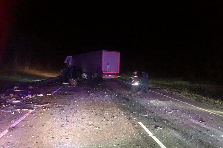 Мужчина погиб в массовом ДТП с фурами на трассе под Новосибирском