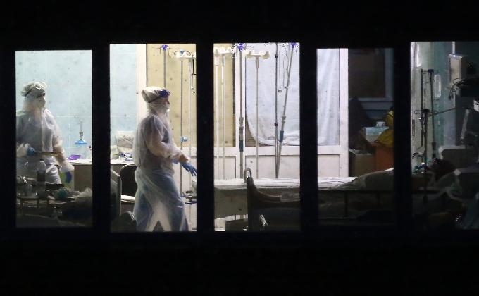 Мужчина выпал из окна ковидной реанимации в Новосибирске